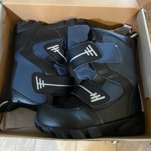 Boys snow boots